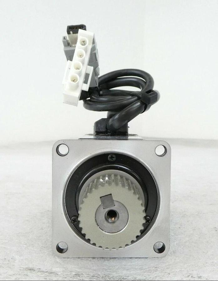 Used Yaskawa Electric SGMAH-A8A1A-YR41 AC Servo Motor Nikon NSR-S610C Working