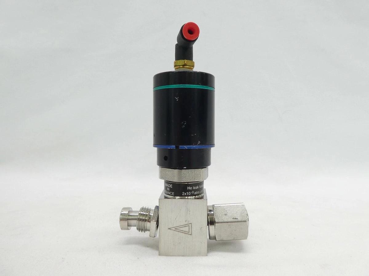Used Qualiflow 2x10-9atm.cm3/Sec 2-Way Pneumatic Valve Male/Female Lot of 5 Working