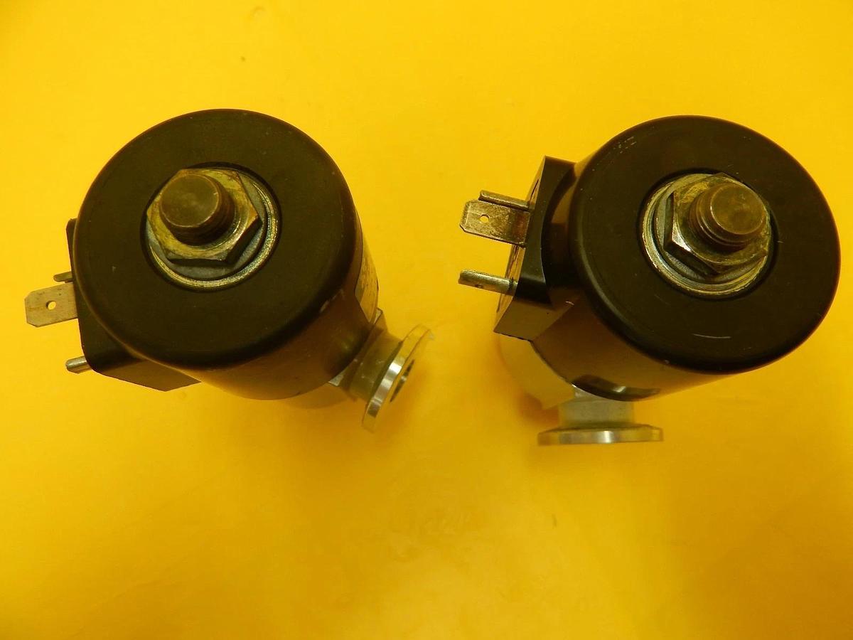Used Magnet-Schultz XAPX044K54D11 Vacuum Switch Balxers EVC 010 M Lot of 2 Used