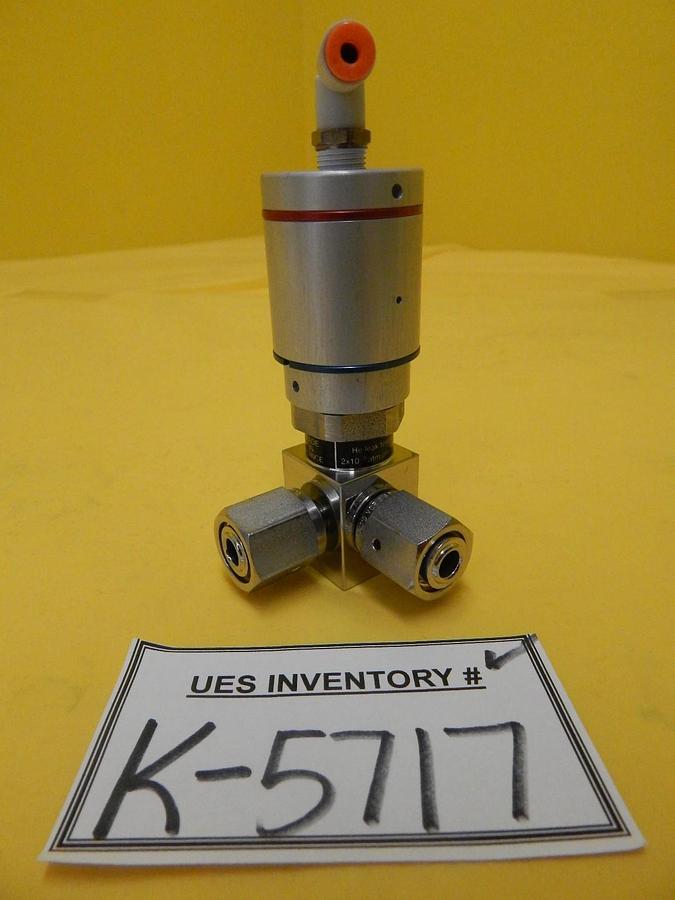 Used Qualiflow F HF Series 2-Way Pneumatic Angle Valve 2x10-9atm.cm3/Sec Used Working