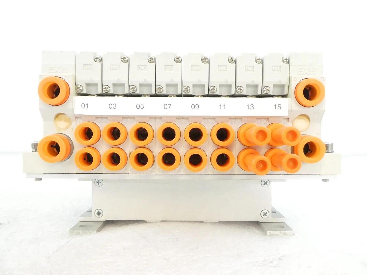 Used SMC EX160-SDN1A 8-Port Pneumatic Manifold VQ2201N-5 AMAT 0190-13031 Working