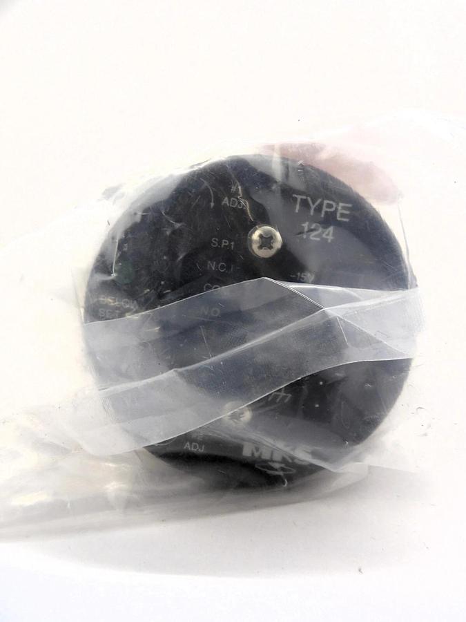 MKS Instruments 124AA-001000BB Baratron Type 124 1000 TORR New Surplus