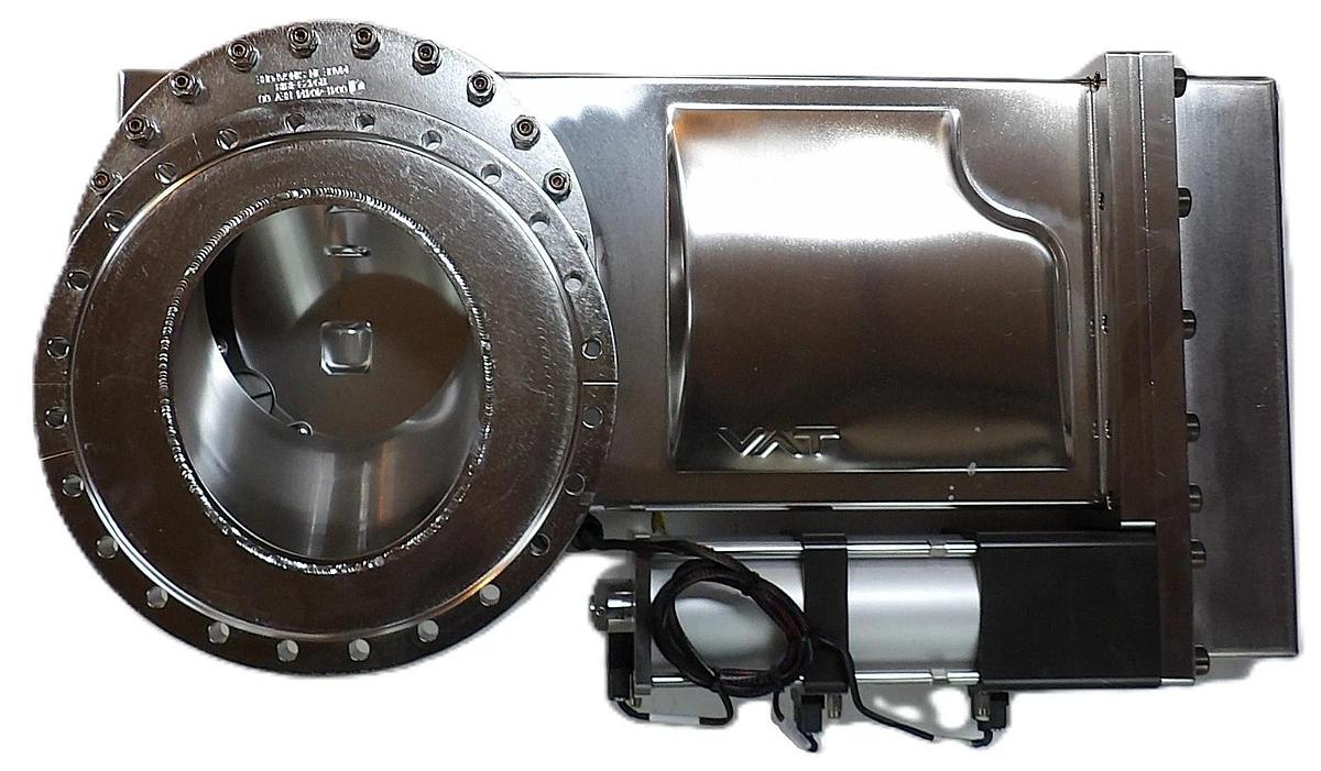 Used VAT 10846-UE28-AVN2 Ultra High Vacuum Gate Valve with Adaptor 0041-40414 Working