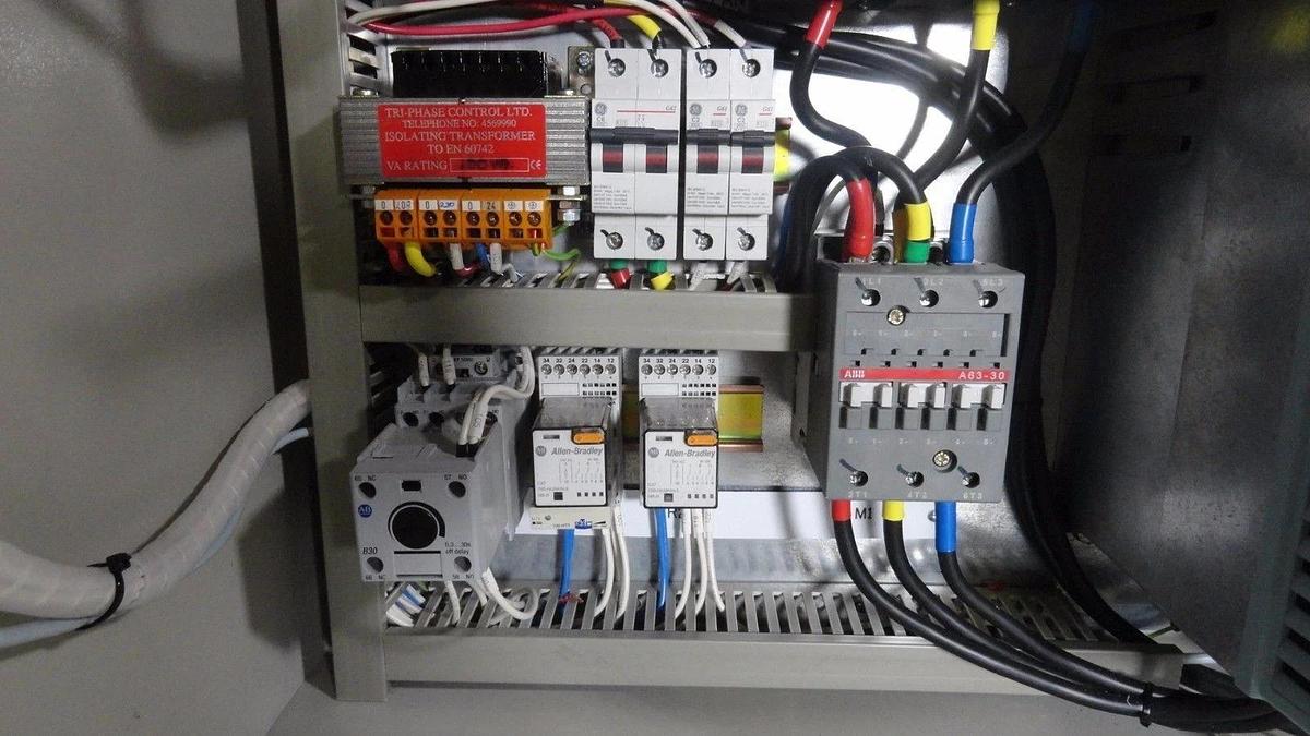 Used ESC Chiller Frequency Invertor Hitachi M-712E Used Working