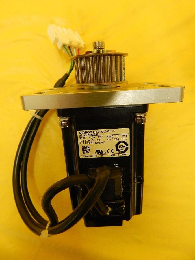 Used Omron R88M-W20030T-S2 AC Servo Motor Used Working