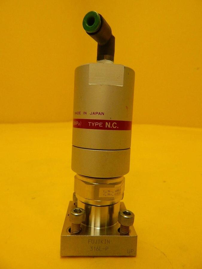 Used Fujikin 059577 Pneumatic Valve Normally Closed 316L-P Lot of 4 Used Working