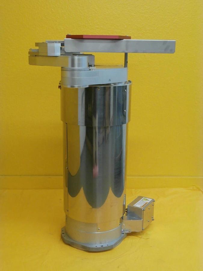Used Yaskawa XU-RC350D-C51 Dual Arm Wafer Handling Robot with End Effectors Working