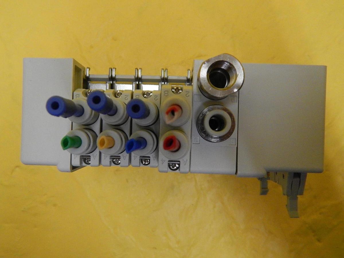 Used TEL Tokyo Electron VP/VI 4-Port Manifold SMC SQ1131Y-5-C4-Q PR300Z Used