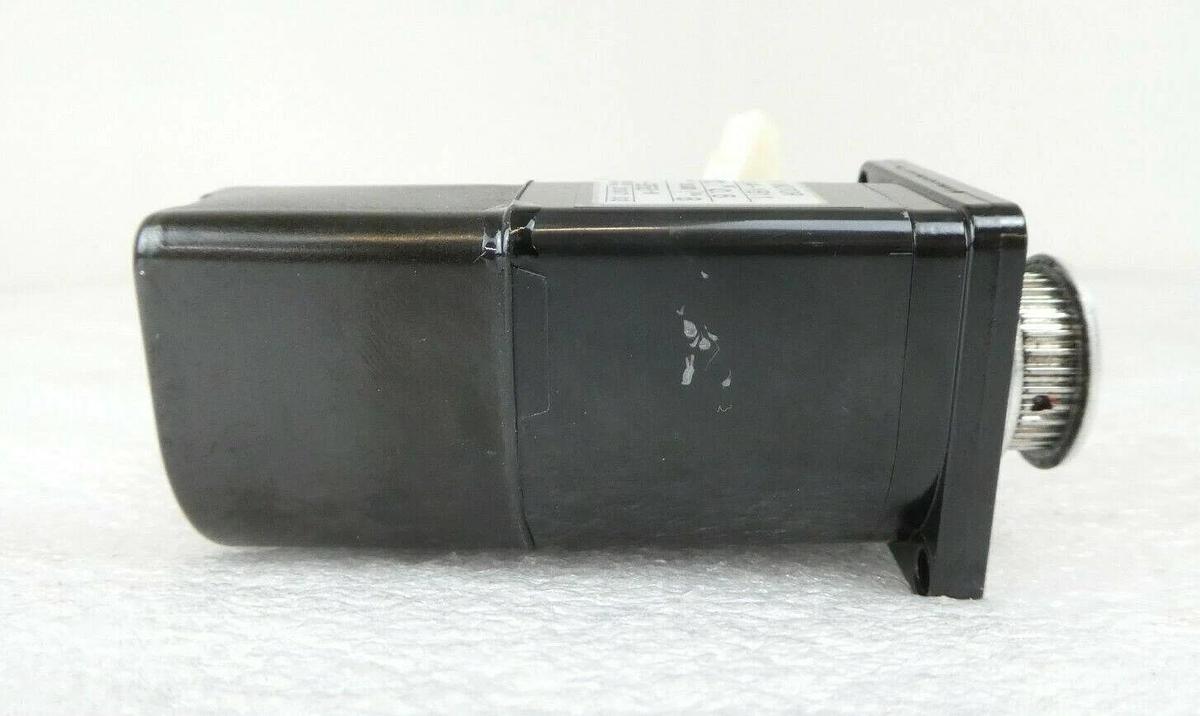 Used Yaskawa Electric SGMAH-A5A1A-YB11 Servo Motor Lot of 2 Nikon NSR FX-601F Working