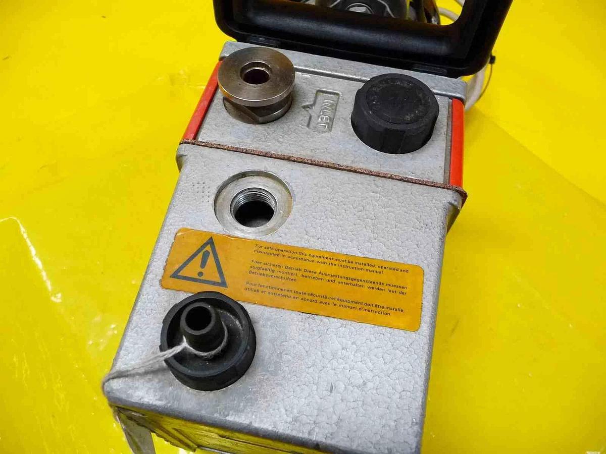 Used Edwards E2M1 Vacuum Rotary Vane Pump ASEA M056LX2 Untested As-Is