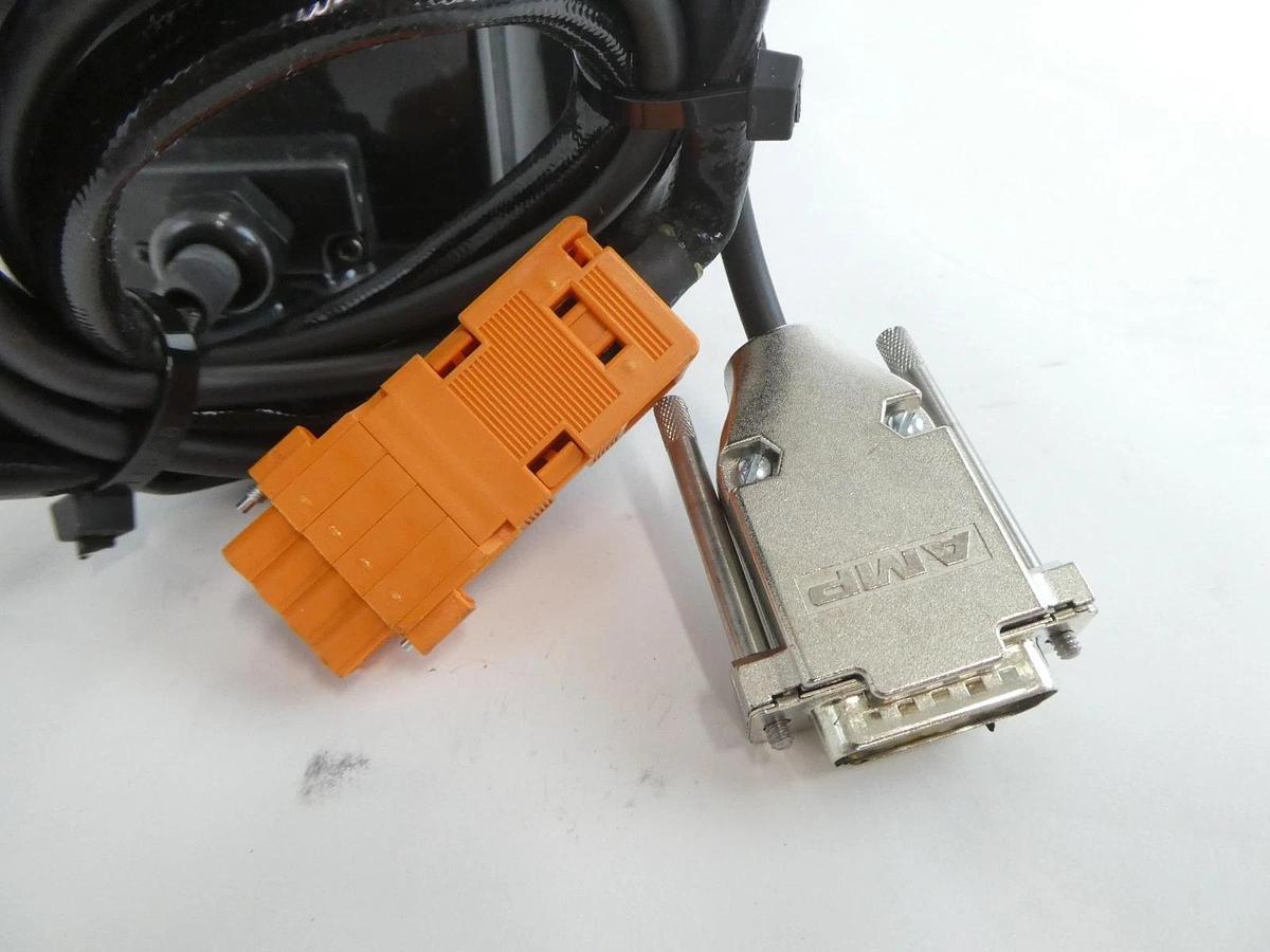 Yaskawa Electric SGM7P-08A7E-YA17 AC Servo Motor YSC-SGM7P-08-005 Working