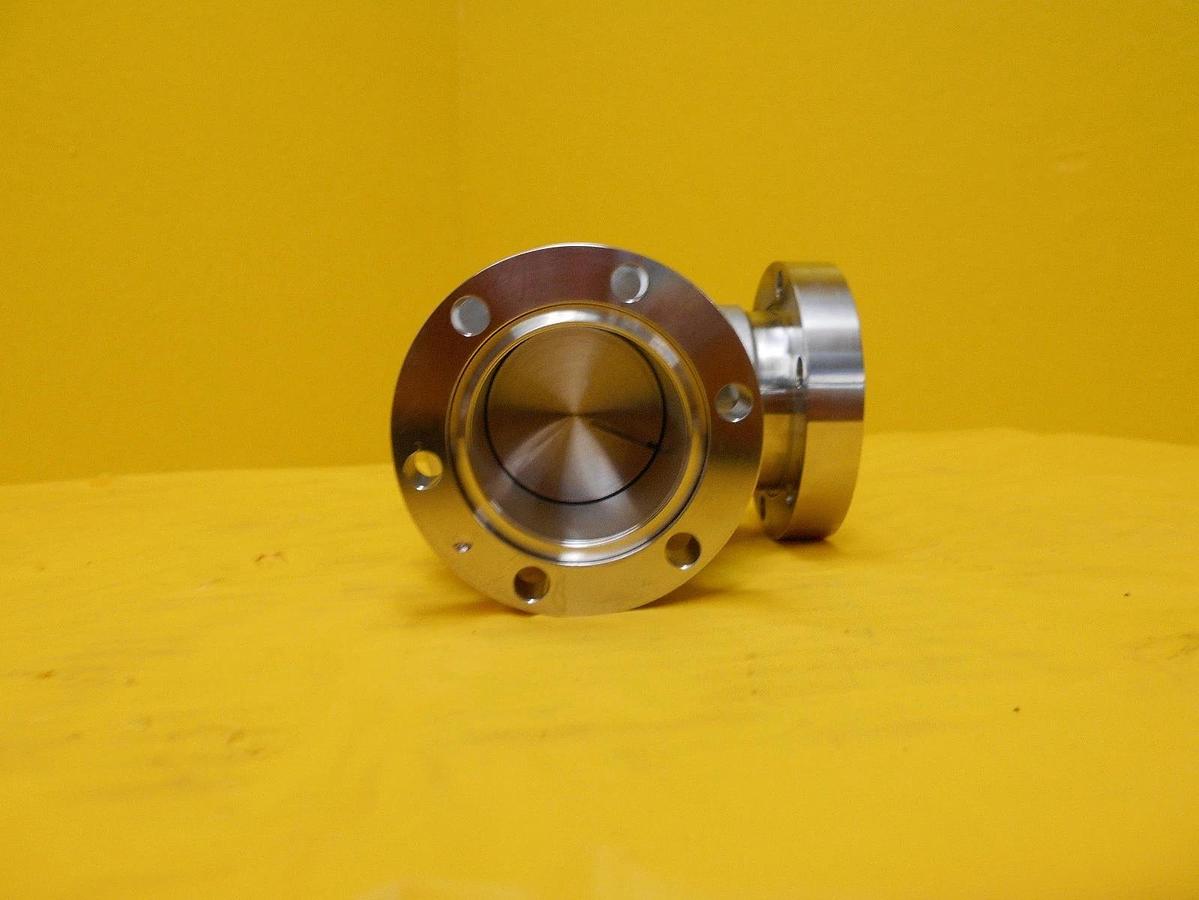 Used VAT 28332-GE11-0002 Pneumatic Right Angle Vacuum Valve UHV Used Working