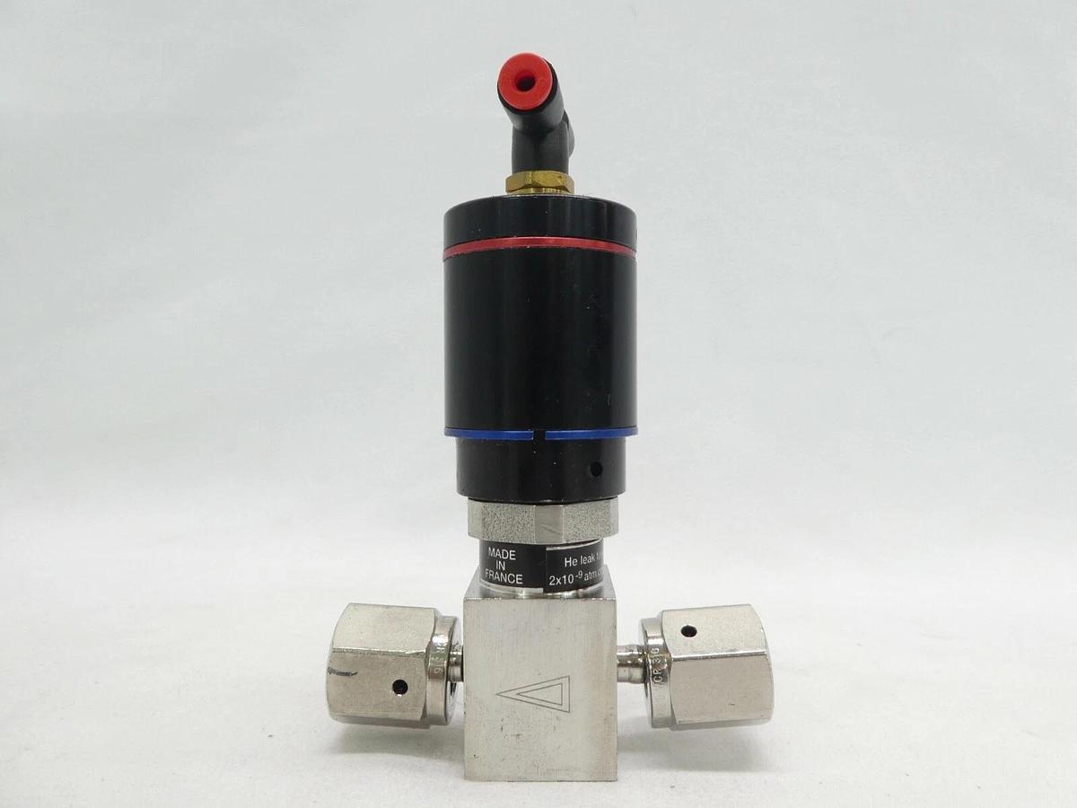 Used Qualiflow 2x10-9atm.cm3/Sec 2-Way Pneumatic Valve Female/Female Lot of 5 Working