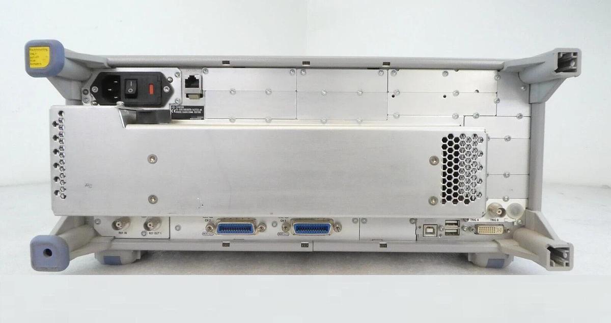 Used Rohde & Schwarz 1201.0002K50 Wideband Radio Comm Tester CMW 500 Non-Signaling