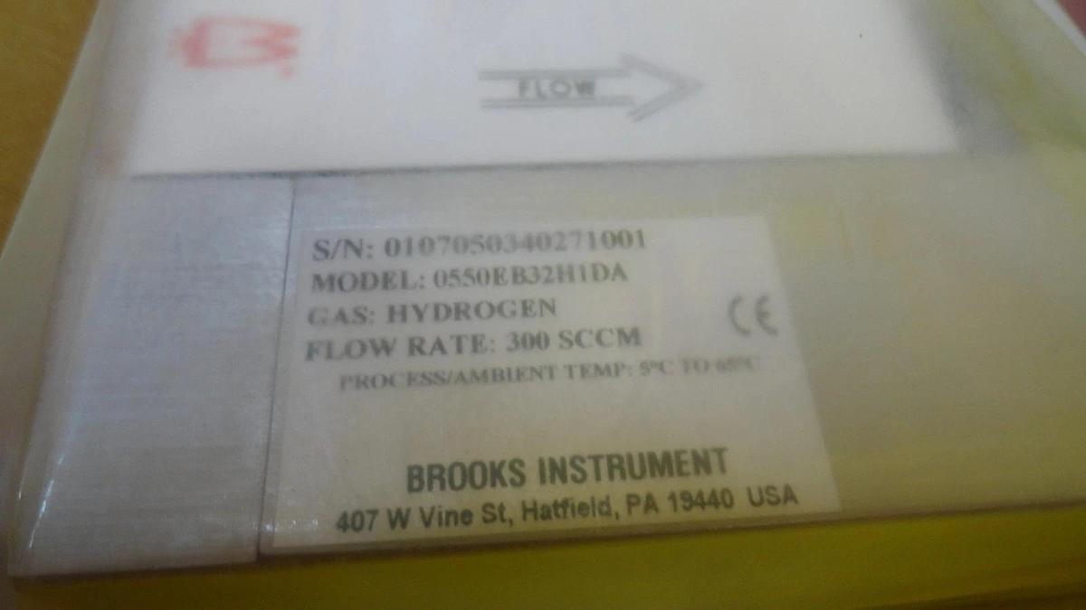 Used Brooks Instruments 0550EB32H1DA Mass Flow Controller MFC 0550E 300 SCCM H2 New