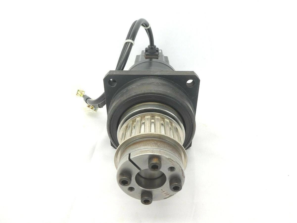 Used Omron R88M-U20030WA-S1 AC Servo Motor with Reducer CP-25A-21-J223A Working Spare