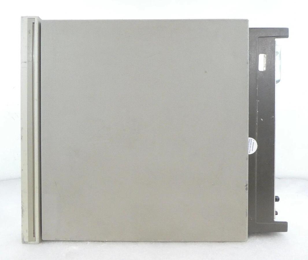 Used HP Hewlett-Packard 8657A Signal Generator 0.1-1040 MHz Agilent Spare Surplus