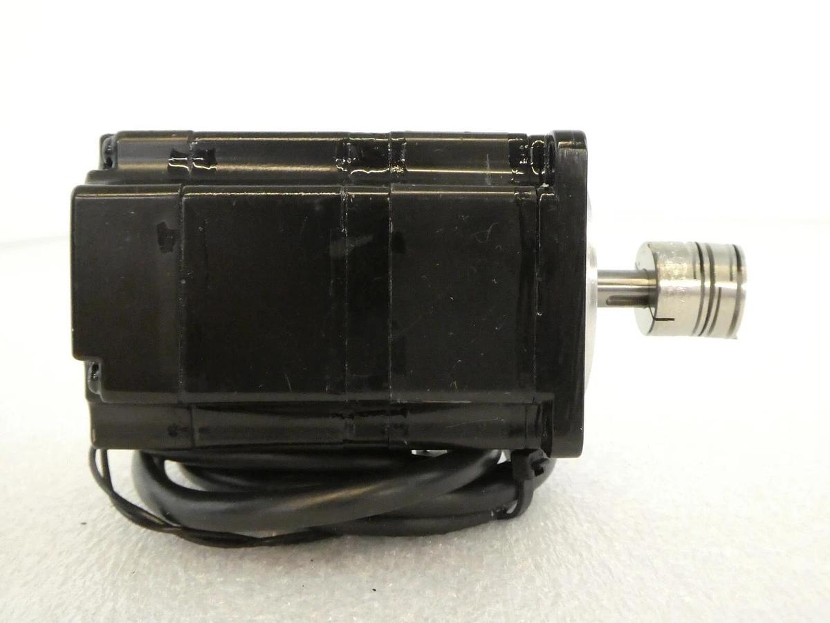 Used Yaskawa Electric SGMPH-01AAE-YA11 AC Servo Motor Reseller Lot of 2 Working