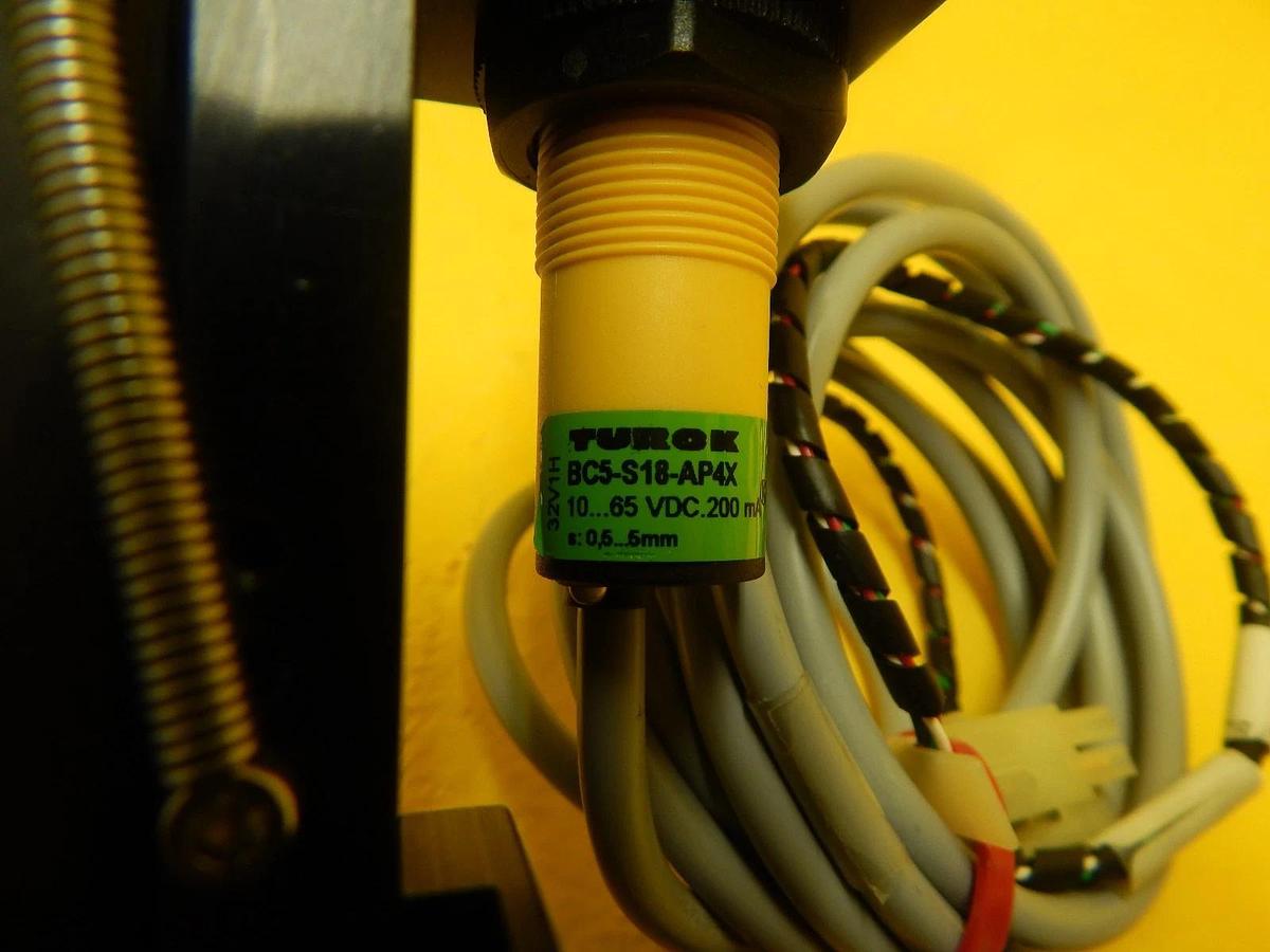 Used KLA-Tencor Proximity Sensor Assembly 730-404397-00 Turck BC5-S18AP4X 5107 Used