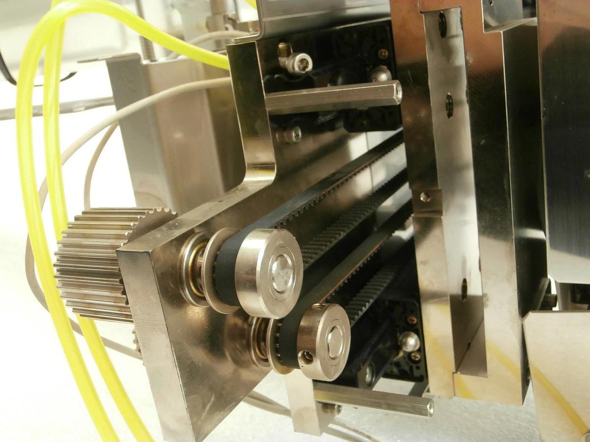 Used TEL Tokyo Electron Left Right Scan Arm DEV Develop Process Station Lithius Spare