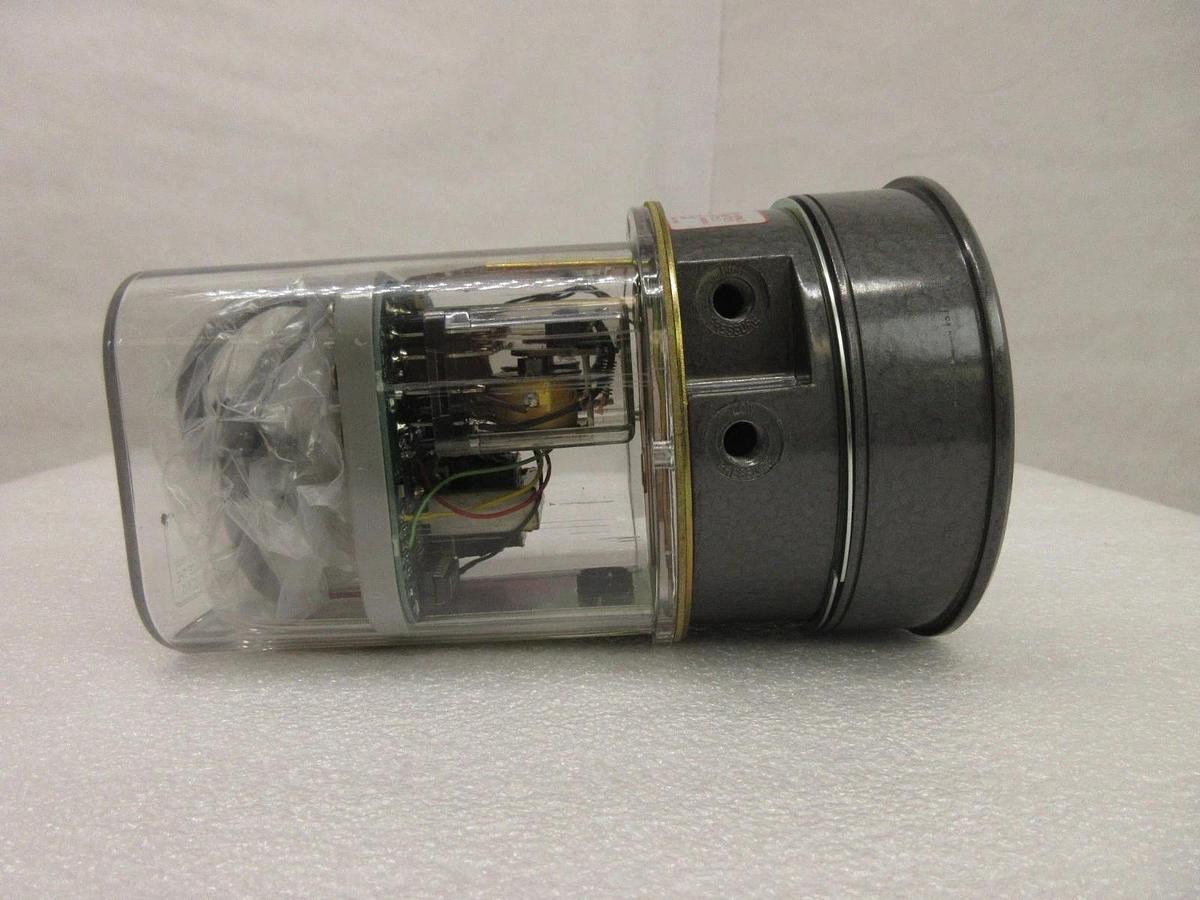 Used Dwyer 3000-00C Photohelic Pressure Switch Gauge 3000 Reseller Lot of 2 Used