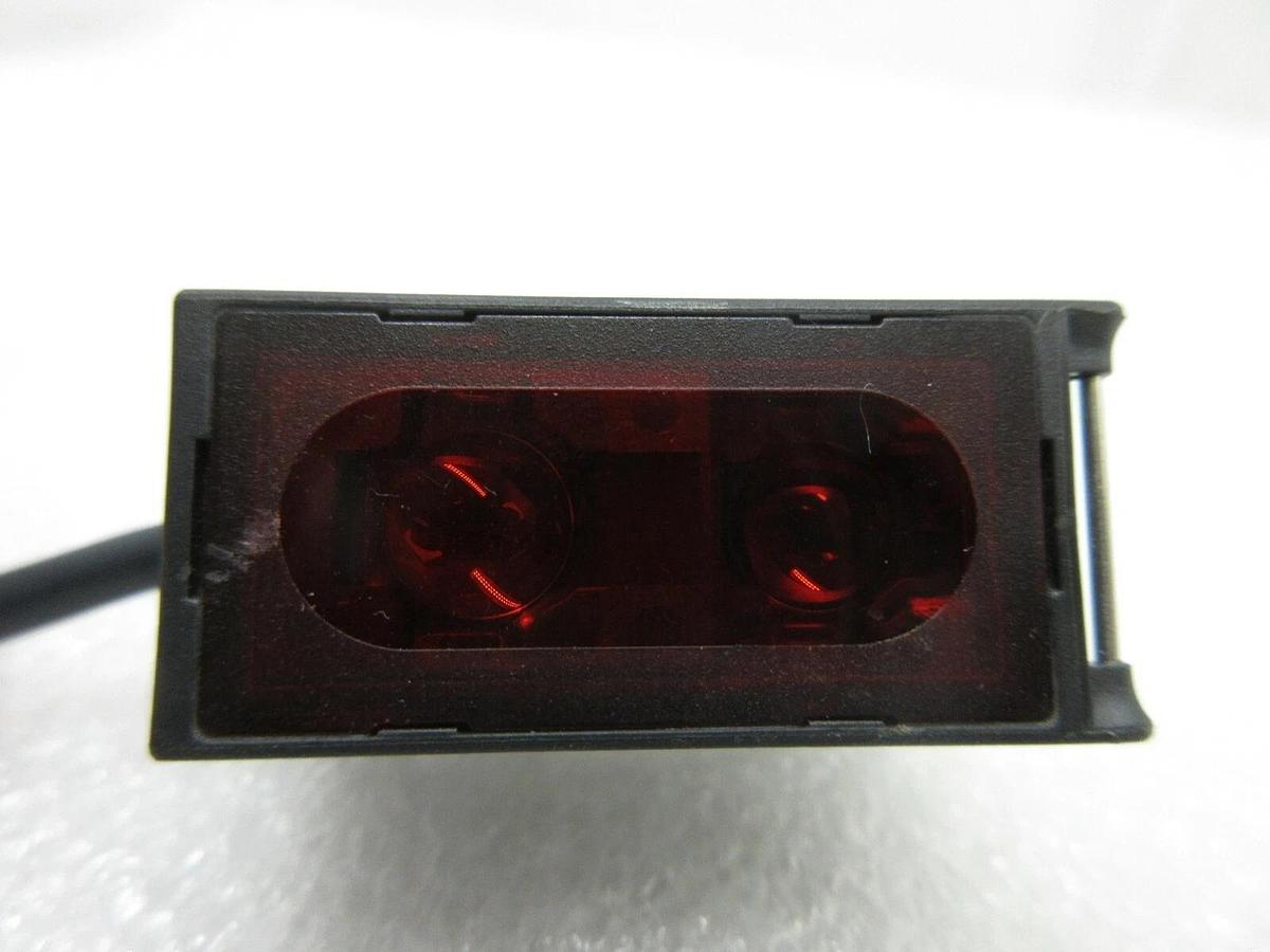 Used Omron E3G-L11 Distance-setting Photoelectric Sensor Reseller Lot of 4 Used
