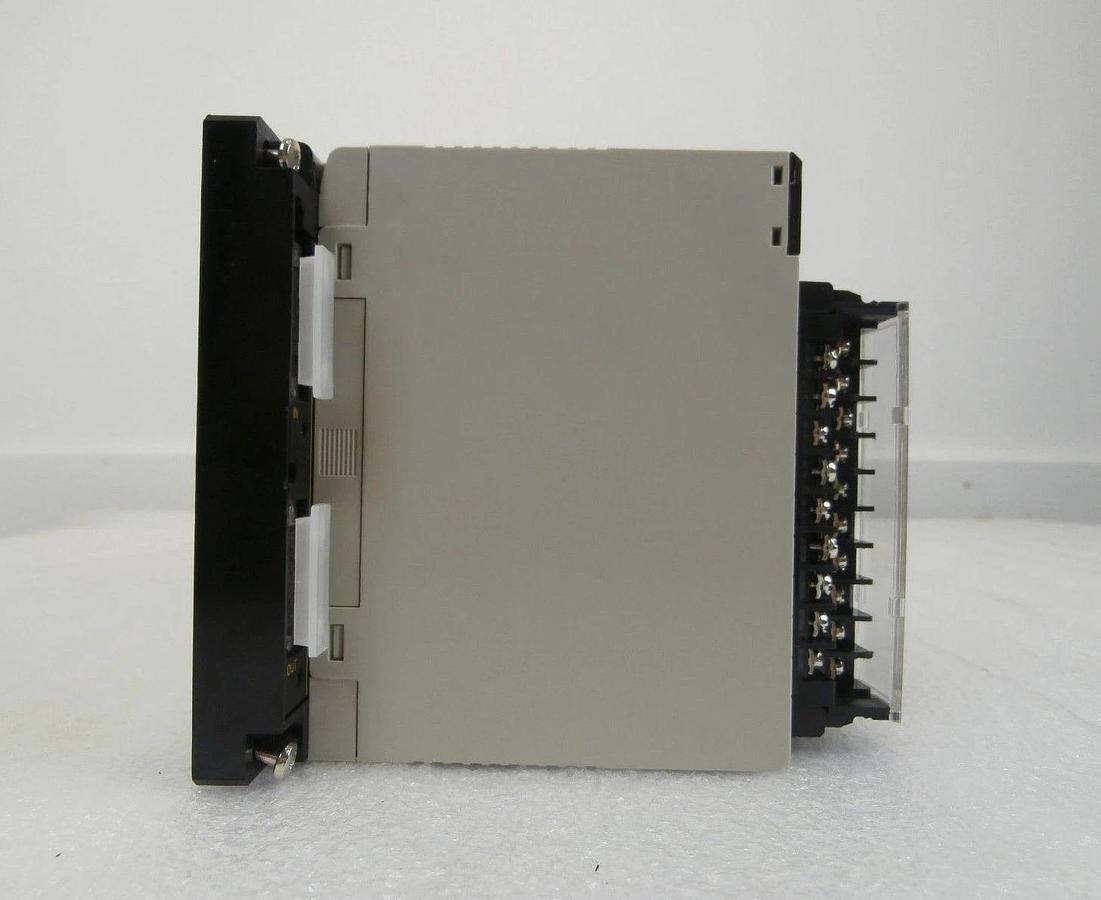 Used Omron SYSMAC C200H Programmable Logic Controller PLC Assembly C200H-CPU02 Used