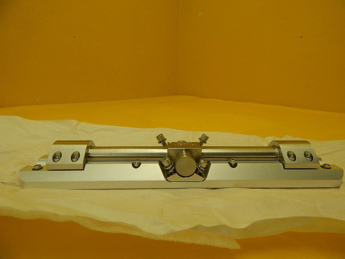 Used AMAT Applied Materials 0010-25624 300mm Slit Valve Assembly 3700-02144 Used