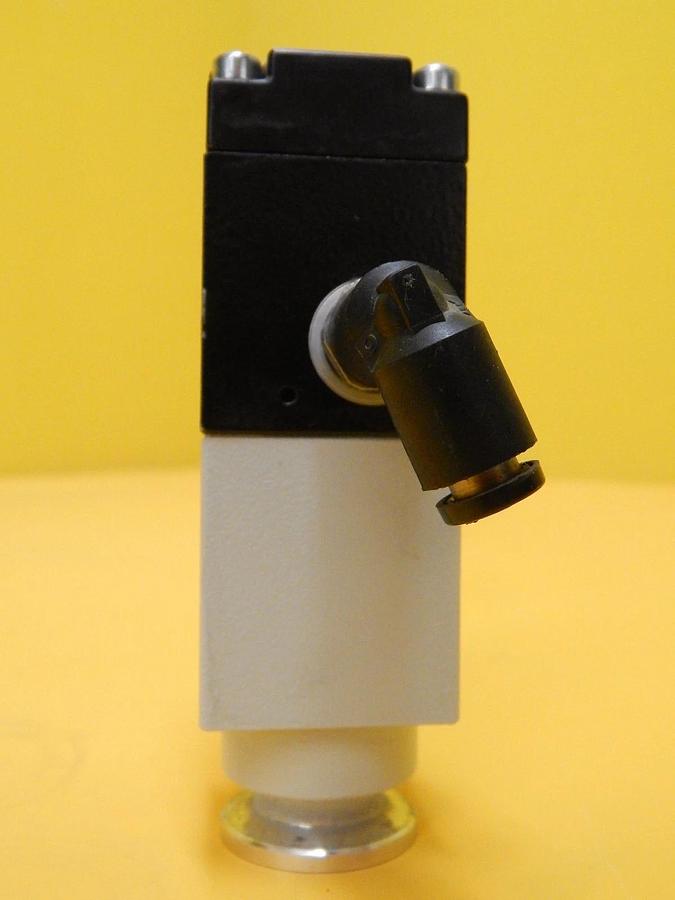 Used Leybold 297 21 Right Angle Pneumatic Vacuum Valve NW16 Used Working
