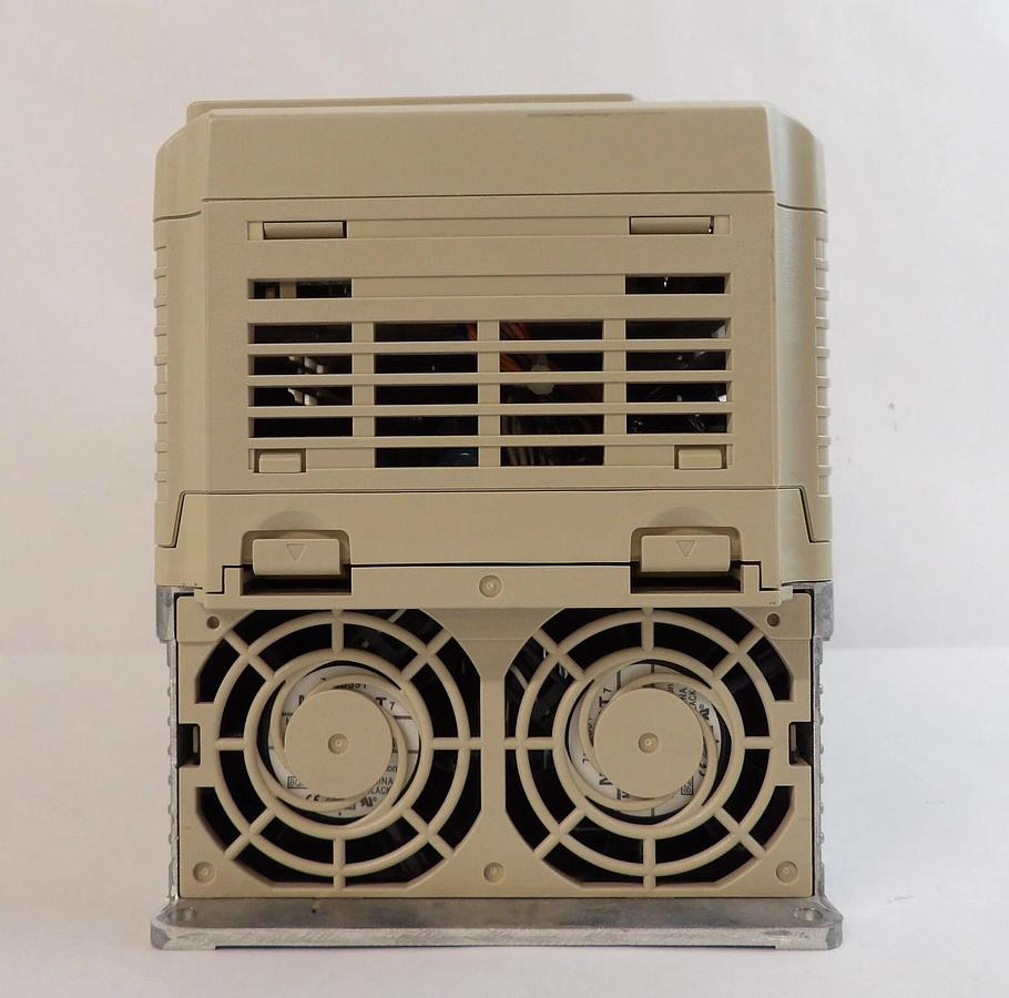 Used Yaskawa CIMR-AA2M0030FAA Digital Operator Inverter AC Drive A1000 Working Spare