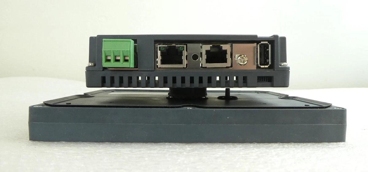 Used Schneider Electric IEC 61131-2 LCD Touch Screen HMIS5T Working Surplus
