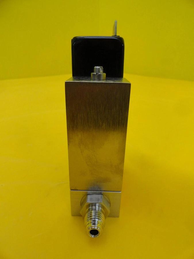Used UNIT Instruments UFC-1100 Mass Flow Controller 5 SLM NH3 Used Working