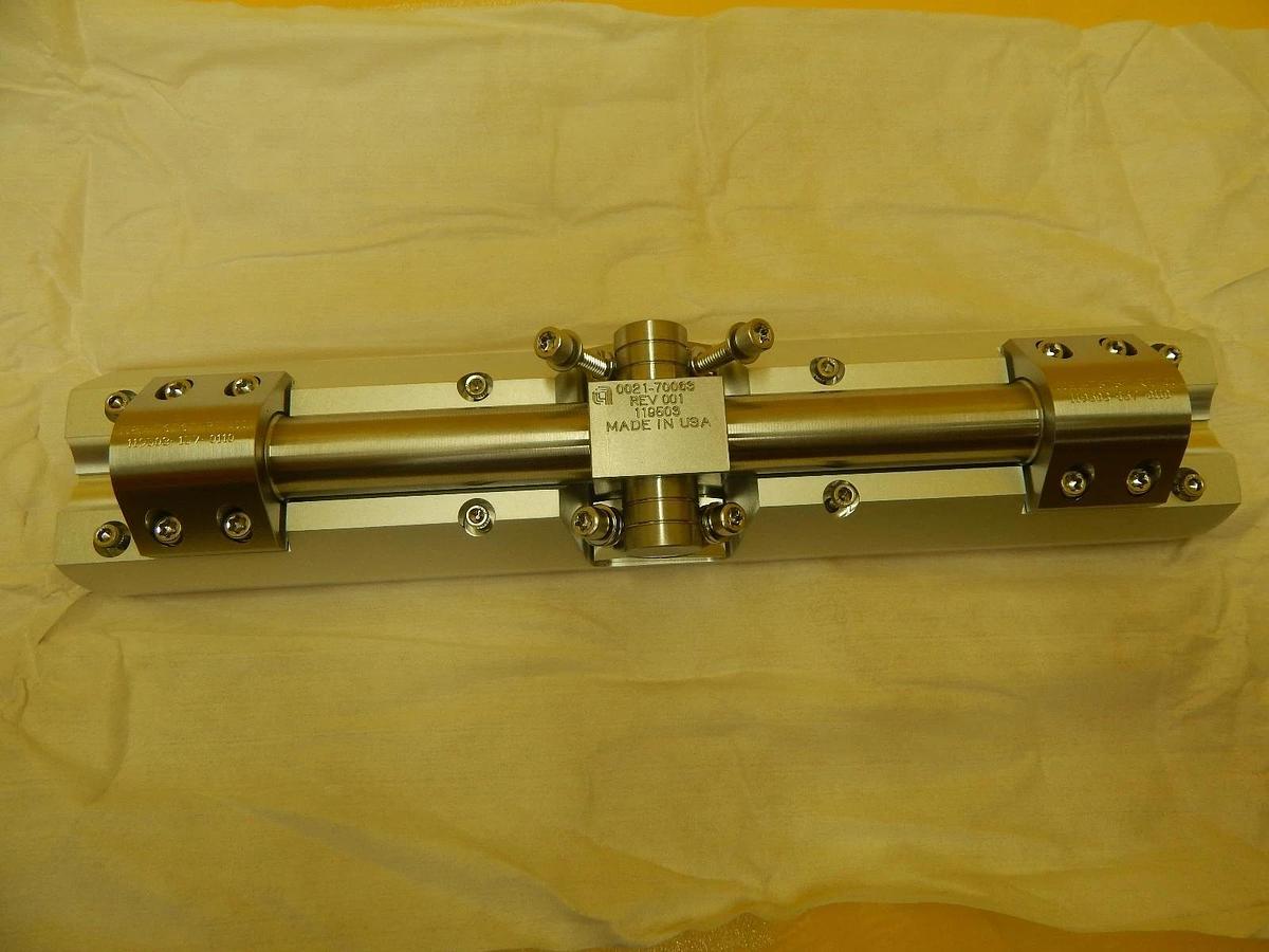 Used AMAT Applied Materials 0010-25624 300mm Slit Valve Assembly 3700-02144 Used