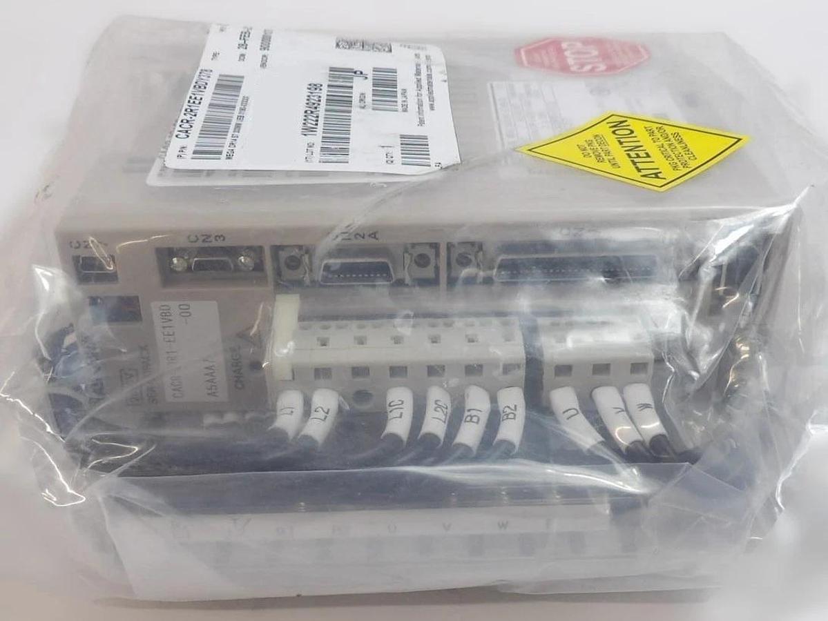 Yaskawa Electric CACR-2R1EE1VBDY378 Servo Drive SERVOPACK CACR-2R1-EE1VBD-00 New