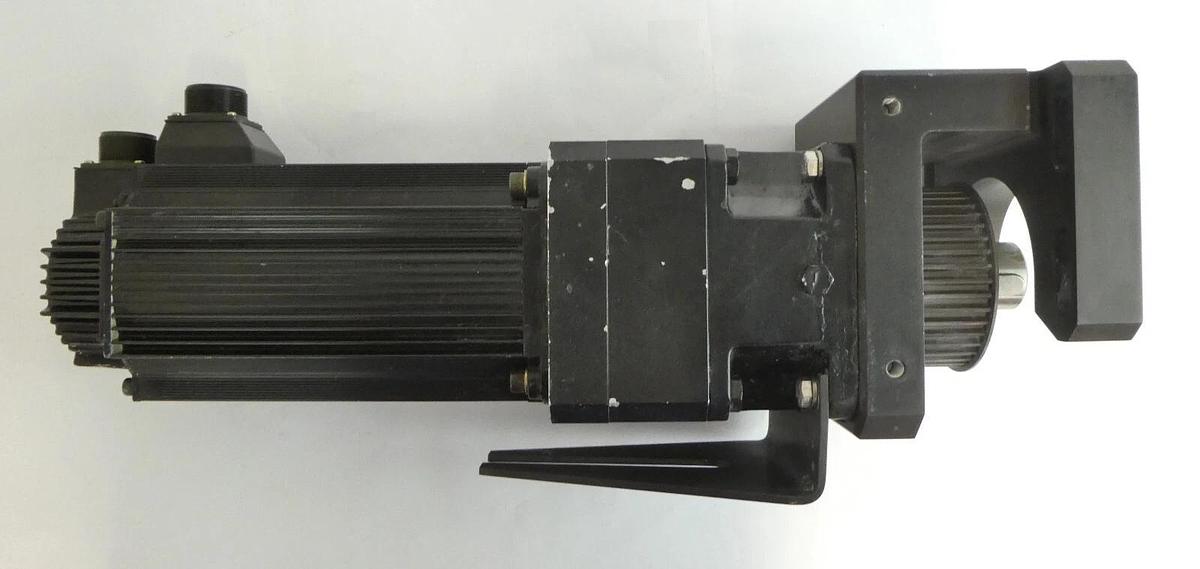 Used Yaskawa Electric SGMS-50A6AB AC Servo Motor Sigma II ST10SB-S50A6 AMAT Working