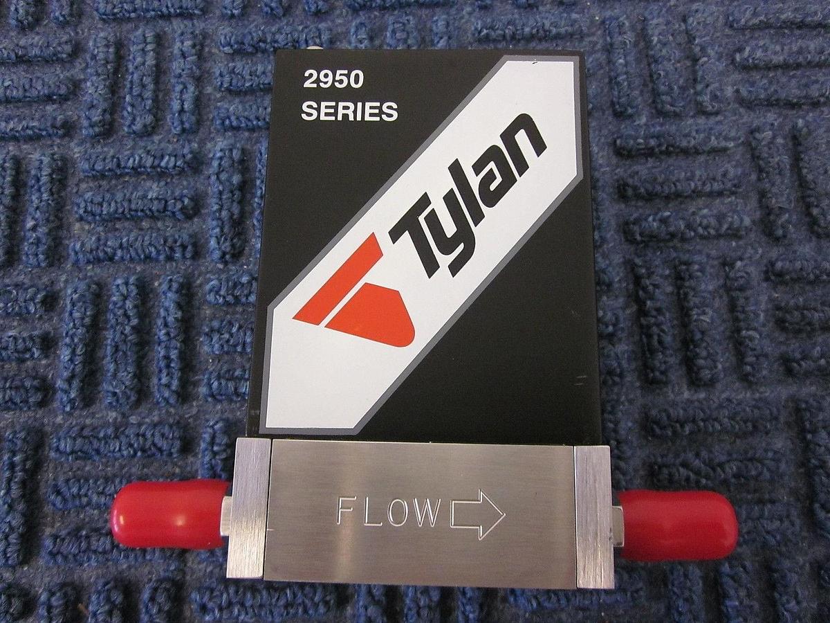 Used Tylan FC-2952 MASS FLOW CONTROLLER MFC 200 SCCM