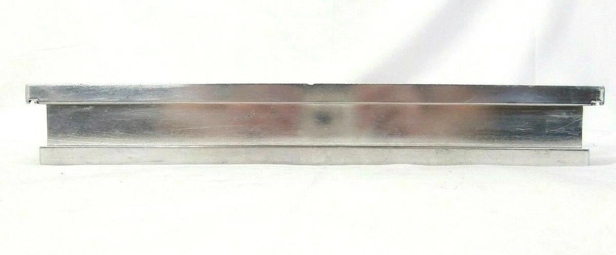 Used VAT 02010-BA44-1004 Pneumatic Rectangular Wafer Transfer Valve No Solenoid