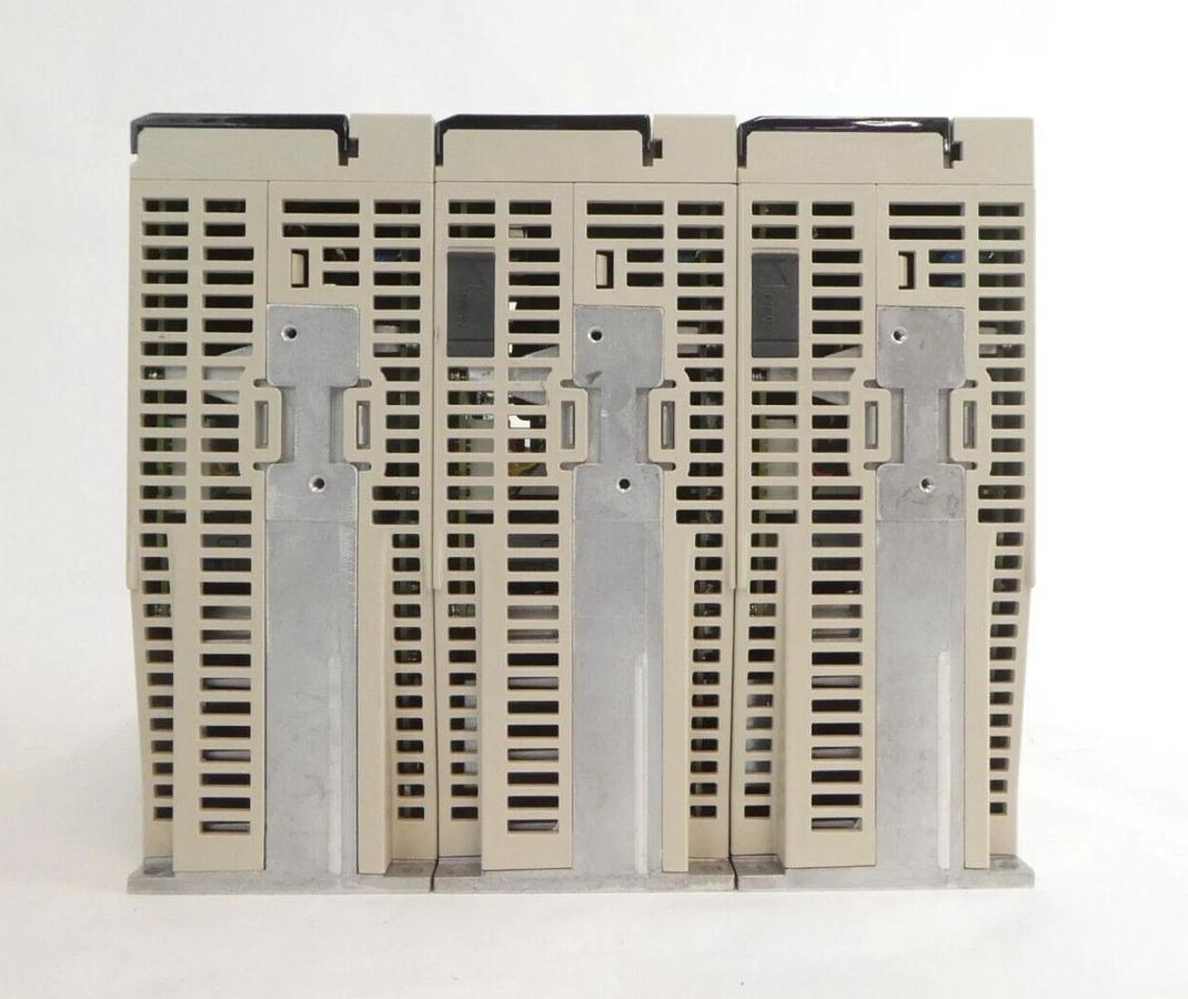 Used Yaskawa Electric SGD7W-1R6A30AY0810A MP3300i Servo Drive SERVOPACK Lot of 7