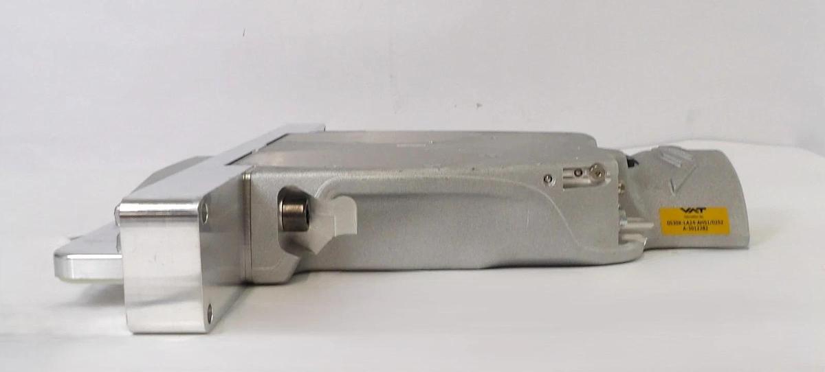 Used VAT 0530X-LA24-AHS1 Wafer Transfer Slit Valve L-MOTION Working