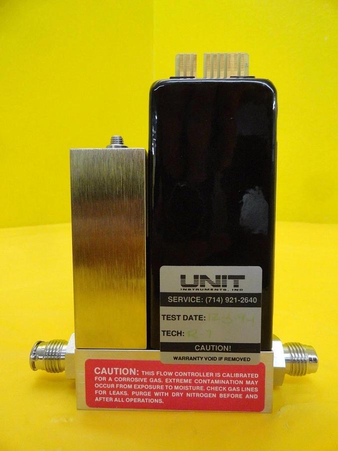 Used UNIT Instruments UFC-1100A Mass Flow Controller 200 SCCM HC1 Used Working
