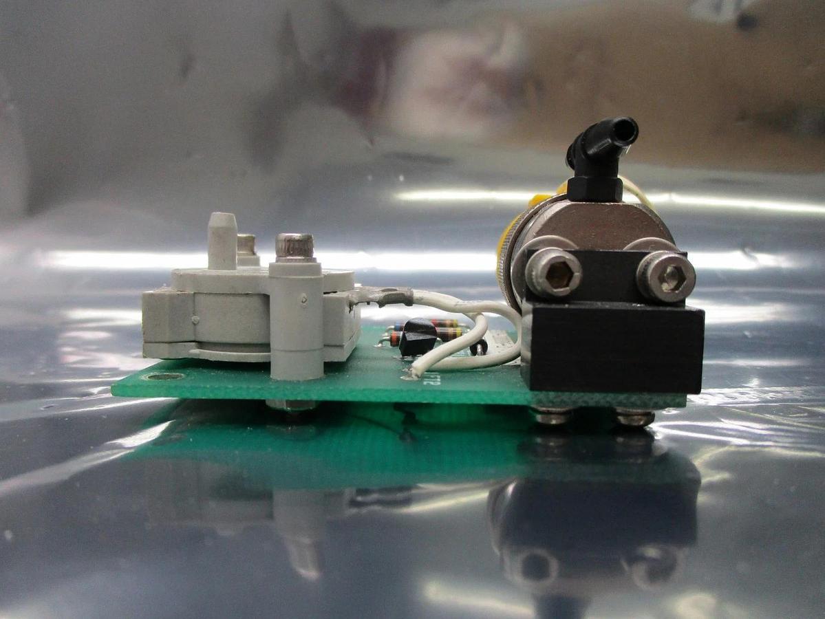 Used Estek 398-18886-1 Pneumatic Vacuum Chuck Control Board PCB 398-18886-1 Used
