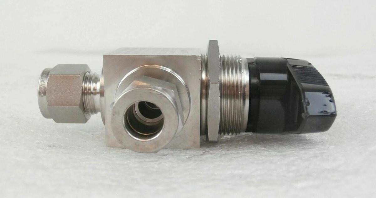 Swagelok SS-44XS6-PT-UC-1466 3-Way Ball Valve Reseller Lot of 2 New Surplus