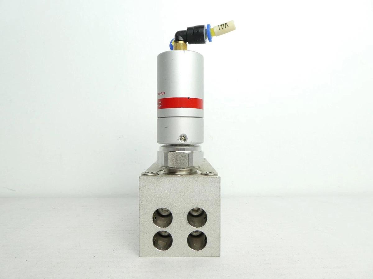 Used Fujikin 094375 Valve Manifold FBSDAL-6.35UGF-2B3-DVD Lot of 11 Used Working