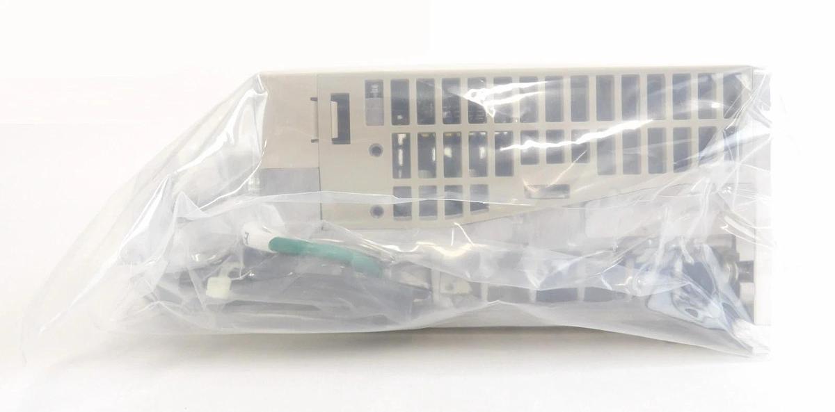 Yaskawa Electric CACR-2R8EE1VBDY371 Servo Drive SERVOPACK CACR-2R8-EE1VBD-00 New