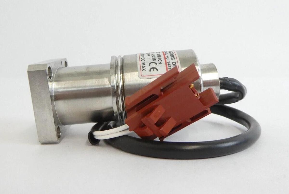 Used UE Precision Sensors E36W-L50 E36W-L33 Absolute Pressure Switch Lot of 8 Working