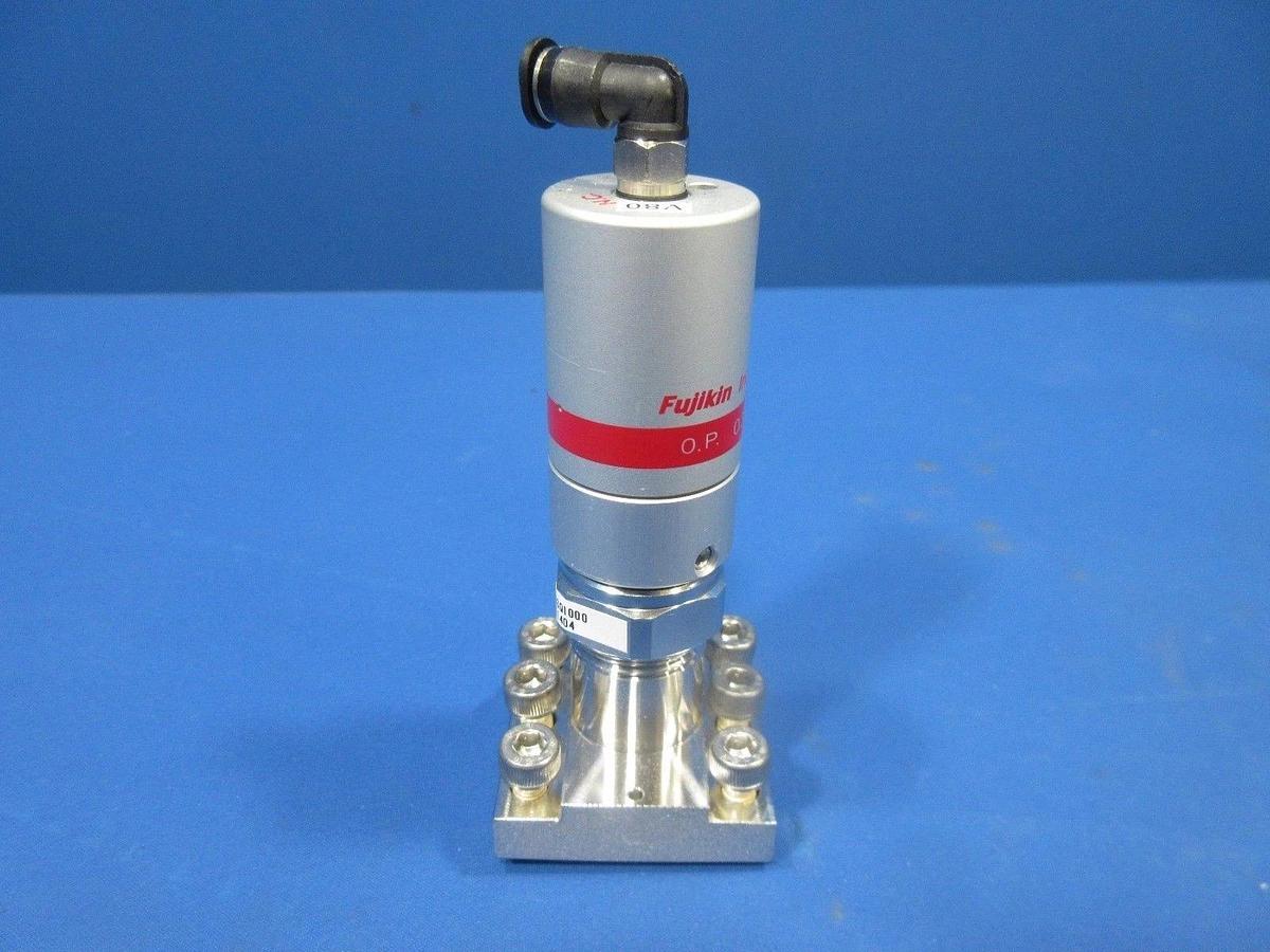 Used Fujikin 091404 Type NC Diaphragm Valve 0.39~0.59MPa 3 Port C-Seal Lot of 11 used