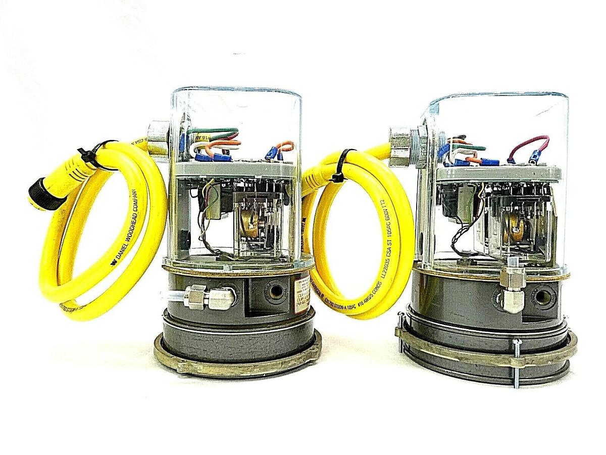 Used Dwyer 3000-0 Photohelic Pressure Switch Gauge 3000 Lot of 2 Working Surplus