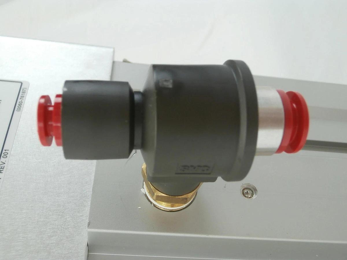Used SMC US13394 Slit Valve Pneumatic Cylinder 3020-00077 with Gate AMAT 0040-41892