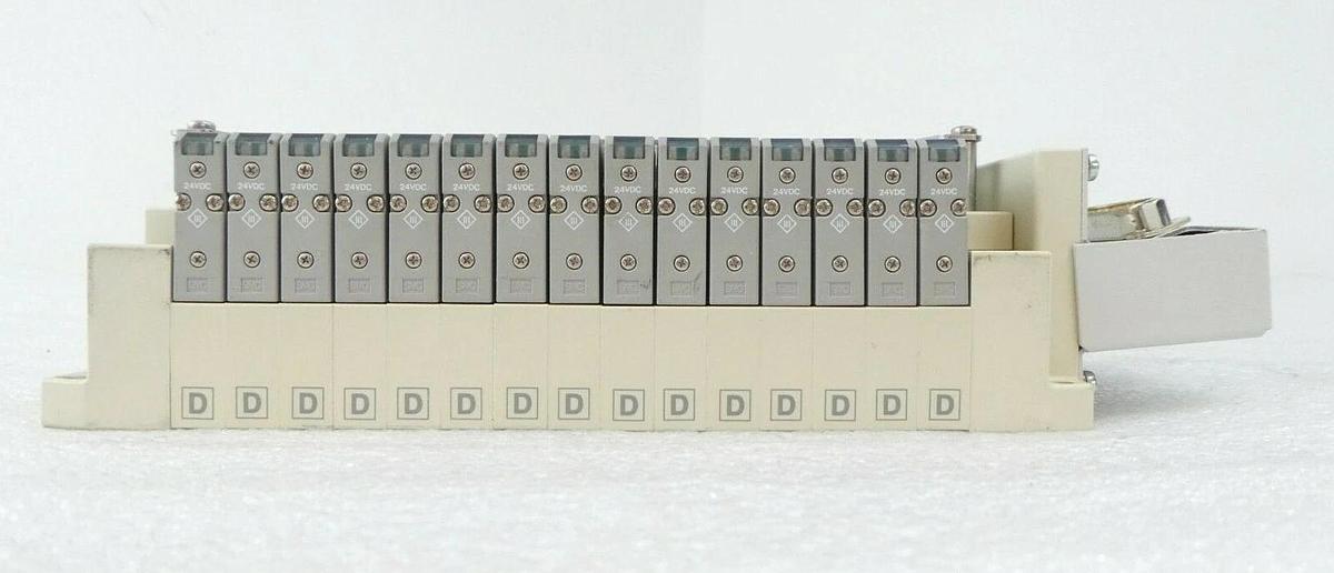 Used SMC SS5V1-DUQ00588 Pneumatic Manifold AMAT Applied Materials 0190-51632 Working