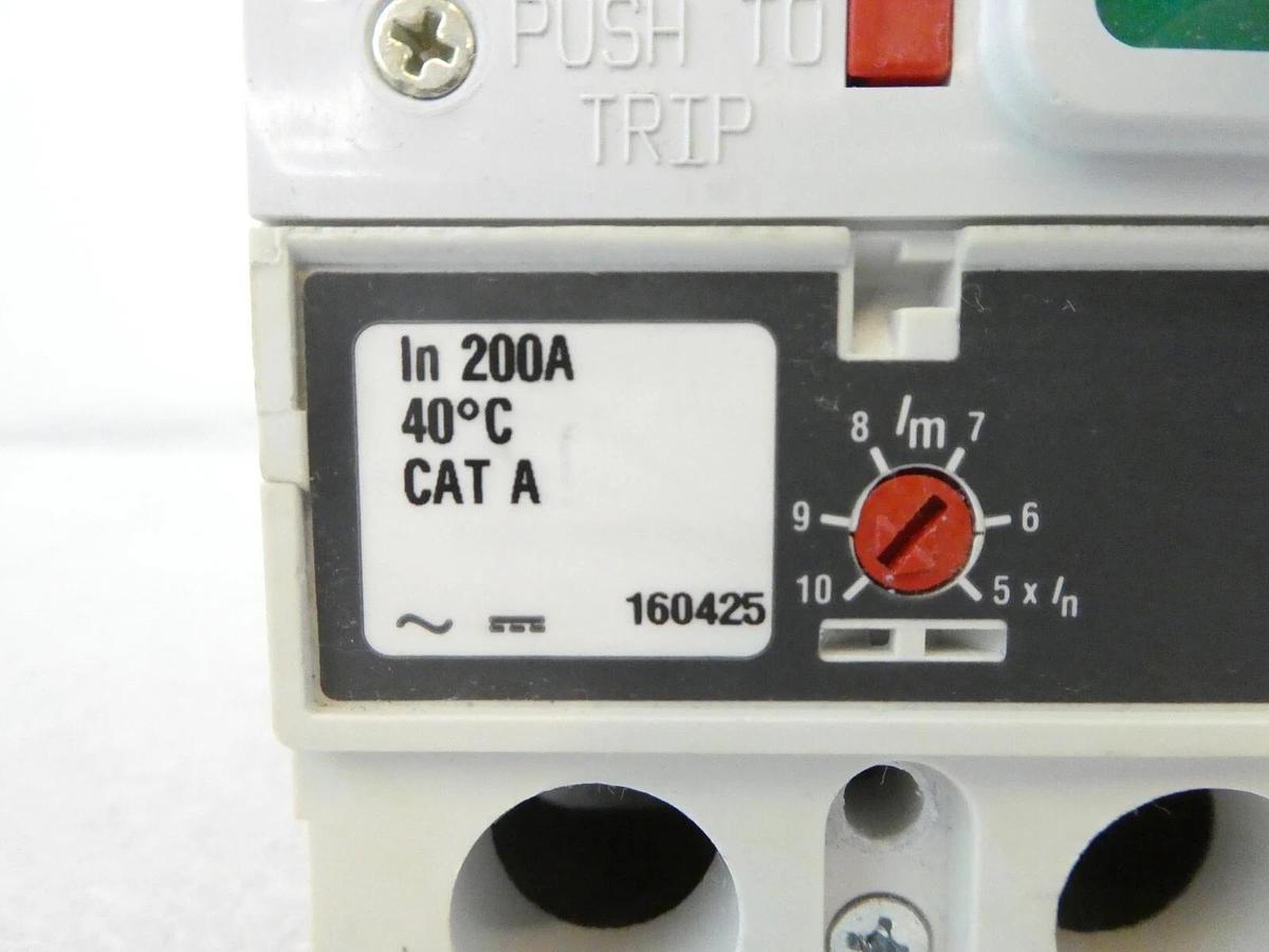 Used Eaton JGE3250NN Industrial Circuit Breaker J250E 69D2551G10 Lot of 2 Working